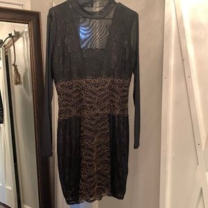 🔥Guess- Los Angeles, Black and Gold, Sleeved Dress